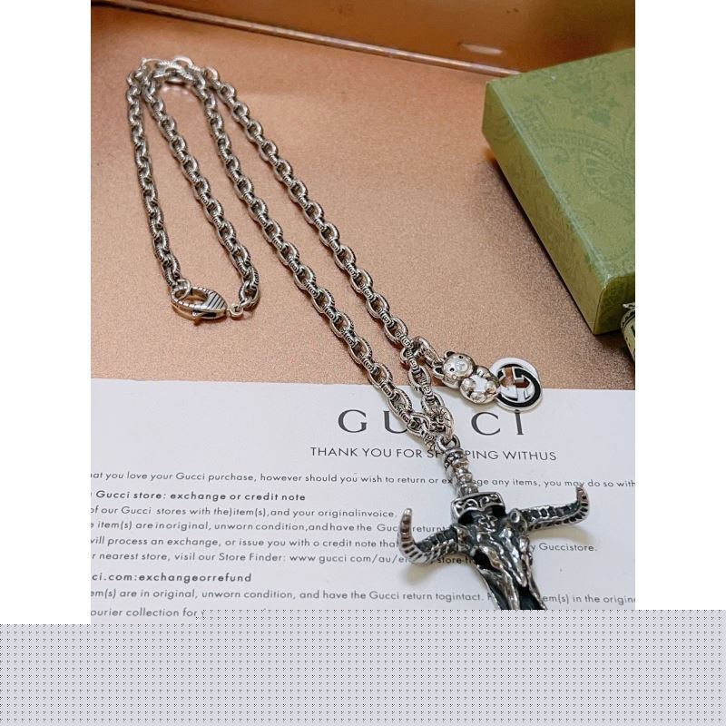 G*u*i necklaces